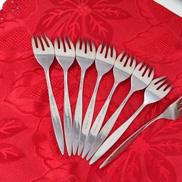 8X SF Oneida Oneidacraft Deluxe Stainless Wintersong Salad Forks - Picture 8 of 13